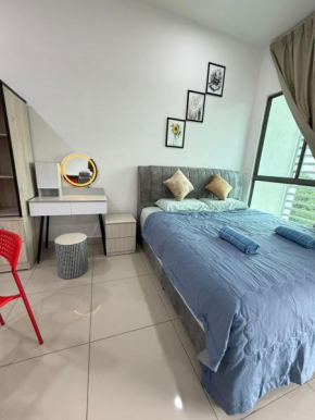 Cozy cybersquare king bed with Netflix free pakin wifi garden view 909